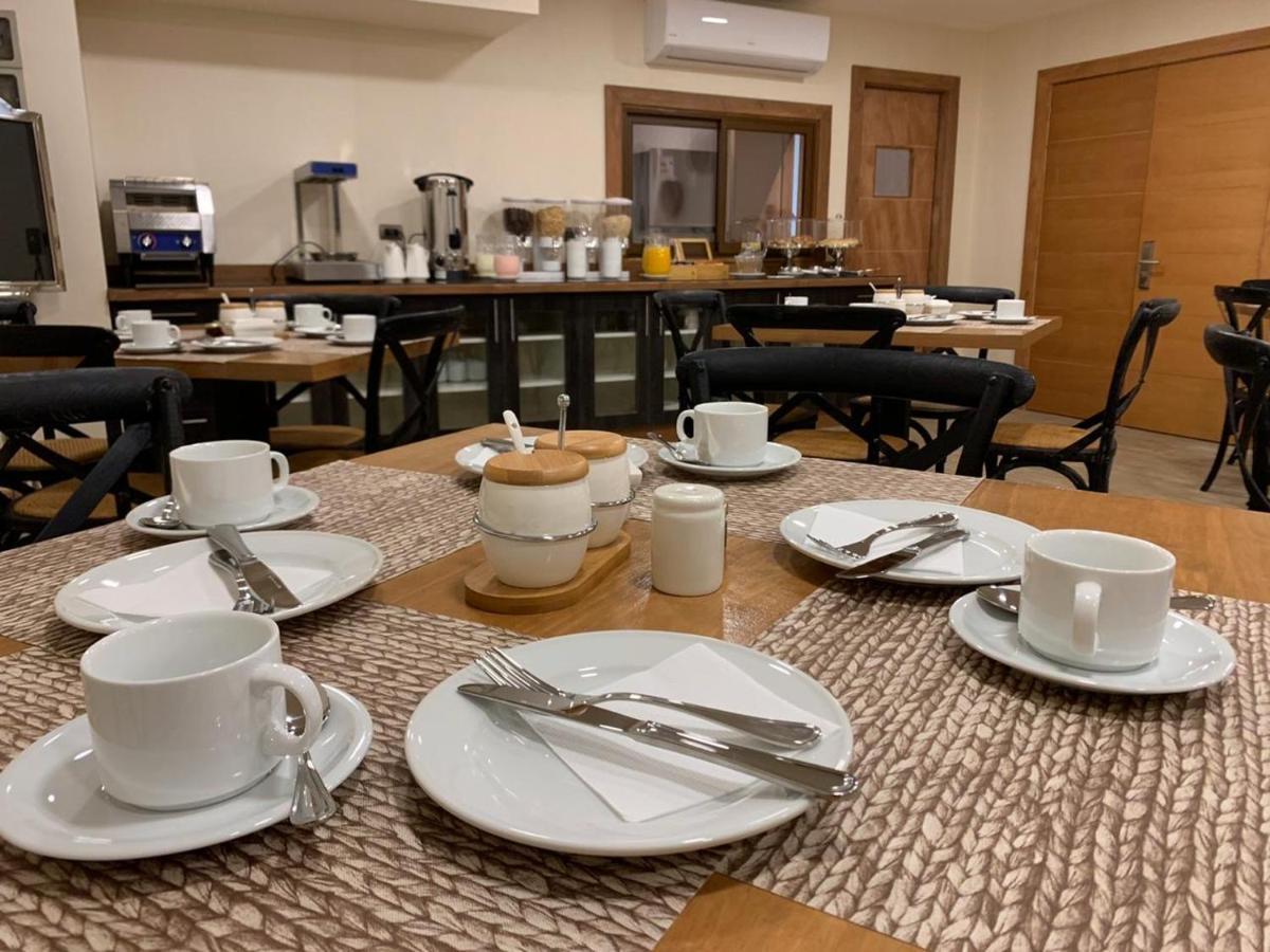 Entre Cumbres Apart Hotel Coyhaique Eksteriør billede
